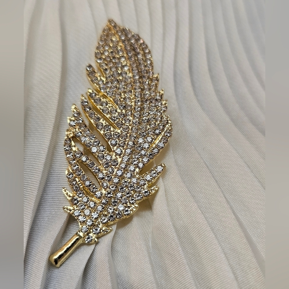 NEW Crystal Feather Brooch - Picture 5 of 8